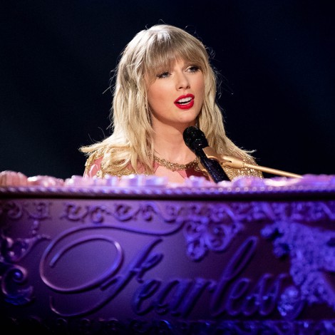 Taylor Swift se suma a la oleada de canciones navideñas con 'Christmas Tree Farm'
