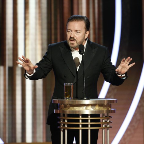 Del parrús de Judi Dench a chistes sobre ISIS y pedófilos: los momentos más extremos de Ricky Gervais en los Globos de Oro