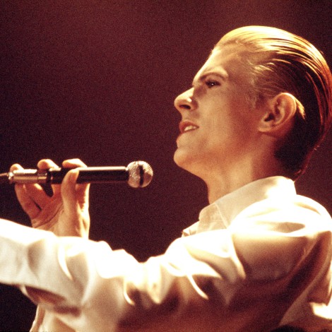 Escucha la nueva versión inédita de 'The man who sold the world' de David Bowie