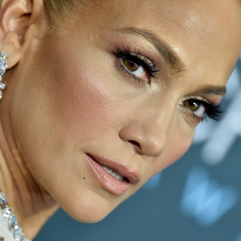 Jennifer Lopez, imagen de Versace casi 20 años después de lucir su icónico vestido