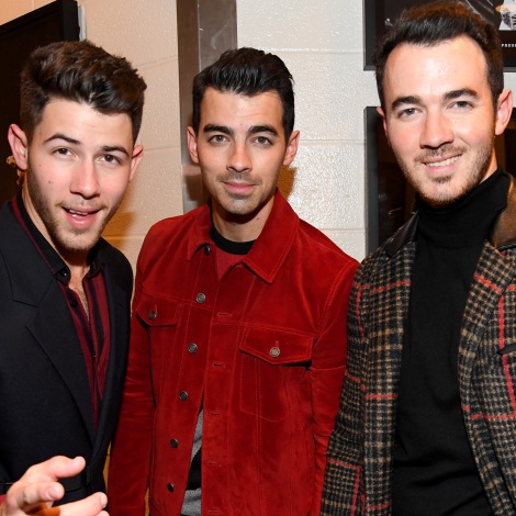 Los Jonas Brothers imitan a las Kardashian, y así reaccionan ellas