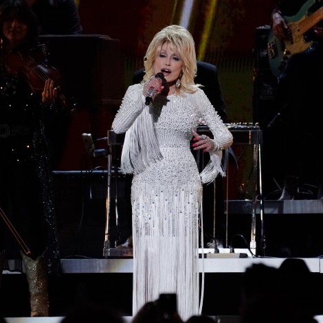 'Dolly Parton Challenge': el reto viral que triunfa en las redes
