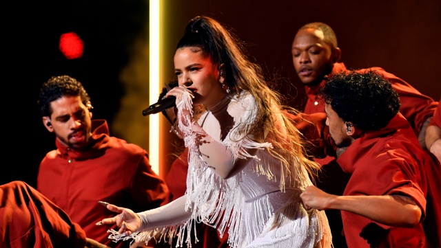 La actuación de Rosalía en los Grammy: divismo al son del flamenco