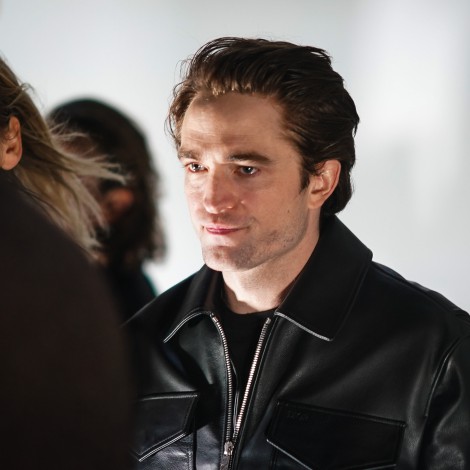 Comparan las primeras imágenes de Robert Pattinson en ‘The Batman’ con ‘Los Simpson’