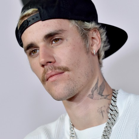 Justin Bieber ‘pierde’ el bigote rumbo al nº 1 de EE UU 5 años después
