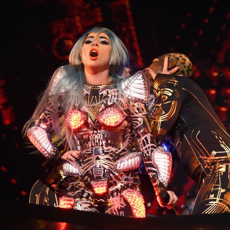 Lady Gaga y otros cantantes que se han convertido en robots