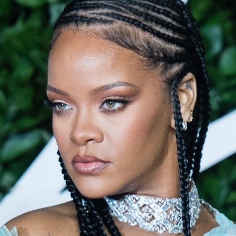 Rihanna dona 5 millones de dólares para luchar contra el coronavirus