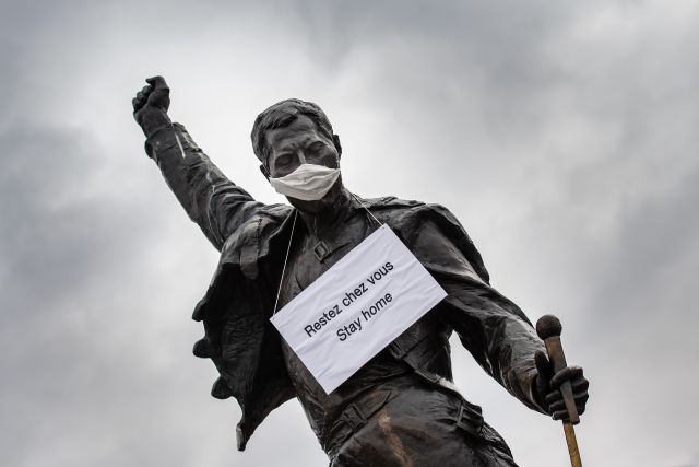 La estatua de Freddie Mercury en Montreux también se protege contra el coronavirus