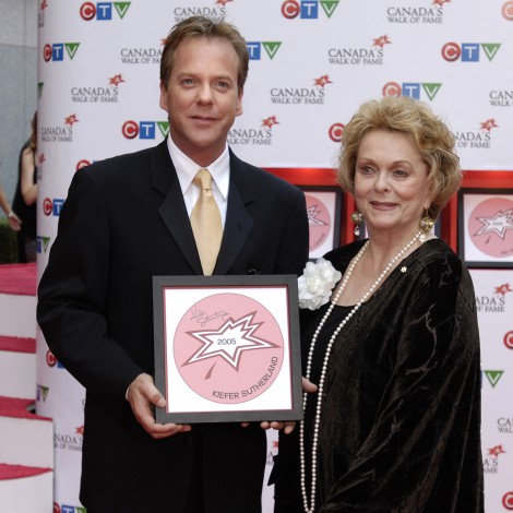 Kiefer Sutherland llora la muerte de su madre, Shirley Douglas, actriz de ‘Lolita’ e ‘Inseparables’