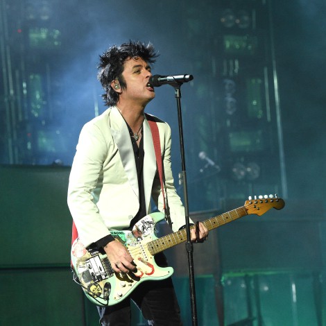 El cantante de Green Day versiona 'Manic Monday' de The Bangles con Susanna Hoffs