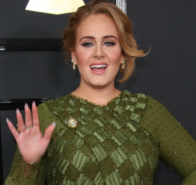 Una Adele irreconocible reaparece en redes para agradecer las felicitaciones