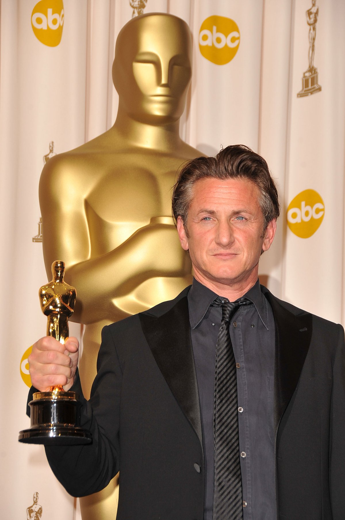 Sean Penn (2 Óscar + 2 nominaciones)