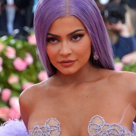 Kylie Jenner y otras celebs que han reivindicado sus estrías