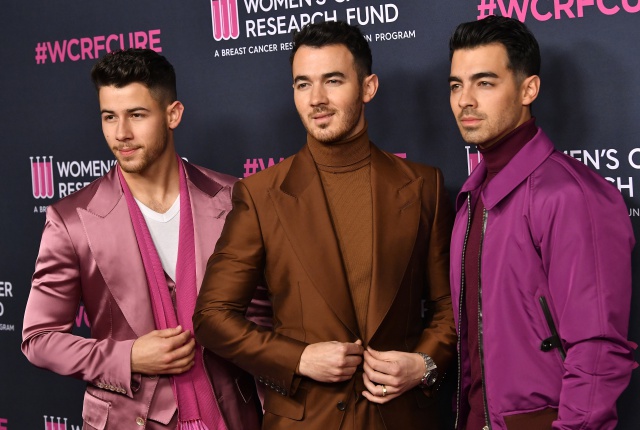 Jonas Brothers enseñan como grabaron el videoclip de ‘X’ con Karol G