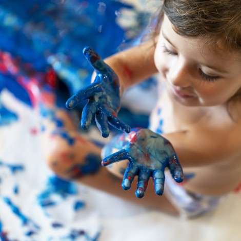 6 razones por las que es bueno dejar que los niños pinten con las manos