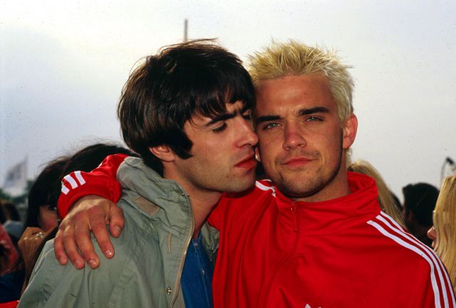 Robbie Williams reaviva la guerra abierta contra Liam Gallagher