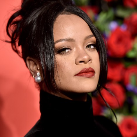 El vestido tie-dye de Rihanna cuya venta se destinará a la lucha contra el racismo