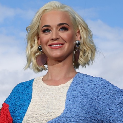 Katy Perry se convierte en la maestra de ceremonias más sexy de la graduación más multitudinaria