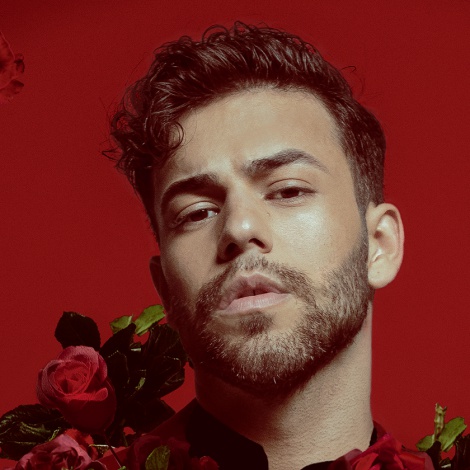 Agoney: “‘Más’ es la primera canción que le enseñé a Mónica Naranjo y le encantó”
