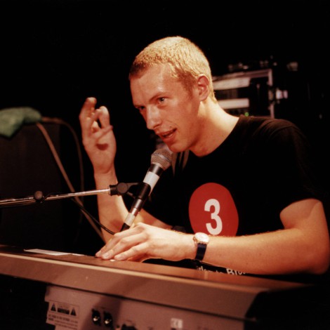 Coldplay comparten imágenes inéditas de la primera versión del videoclip de 'Yellow'