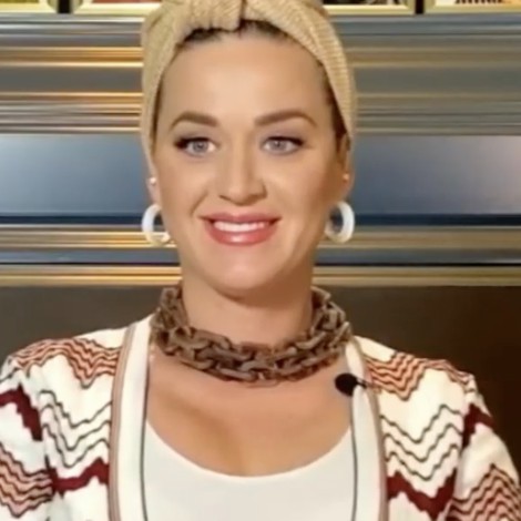 Katy Perry luce barriga pre-mama convertida en payasa para Smile
