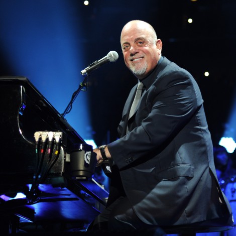 El concierto improvisado de Billy Joel con un piano abandonado en plena calle