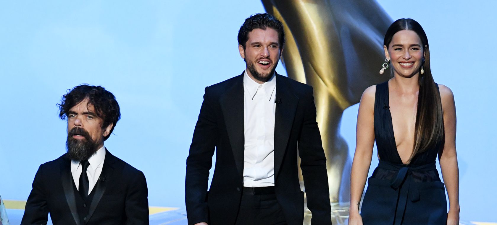Kit Harington y Emilia Clarke en los Emmy Awards