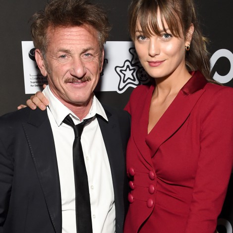 Sean Penn se casa en secreto con su novia a la que dobla la edad