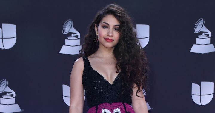 El proyecto más “nostálgico” y solidario de Alessia Cara | Música | LOS40