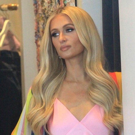 Paris Hilton llora por un trauma infantil en tráiler de su documental: 