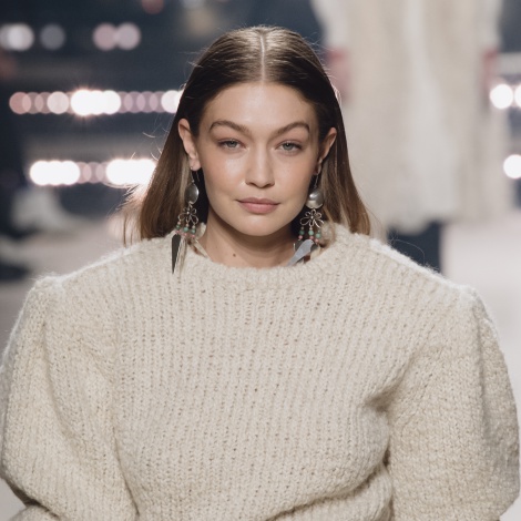 Gigi Hadid presume de su avanzado embarazo en una sesión de fotos