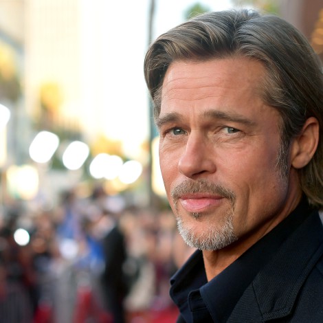 Brad Pitt sale con una chica que es la mezcla perfecta entre Angelina Jolie y Jennifer Aniston