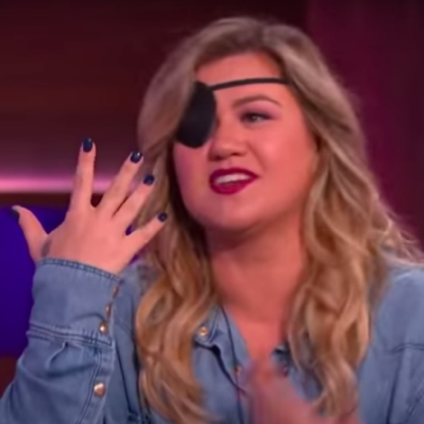 ¿Por qué lleva Kelly Clarkson un parche en el ojo?