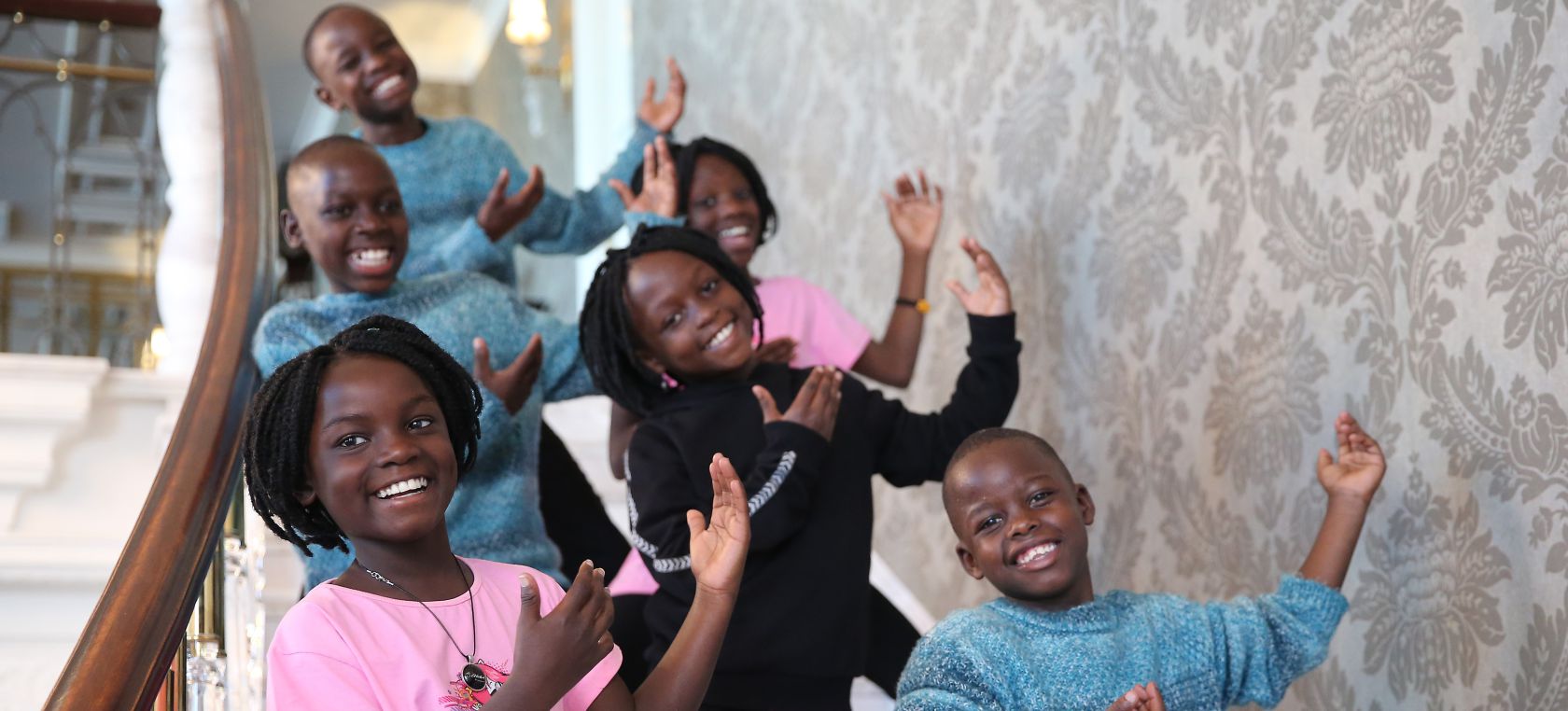 Masaka Kids Africana, niños huérfanos ugandeses que se ganan la vida creando coreografías de baile