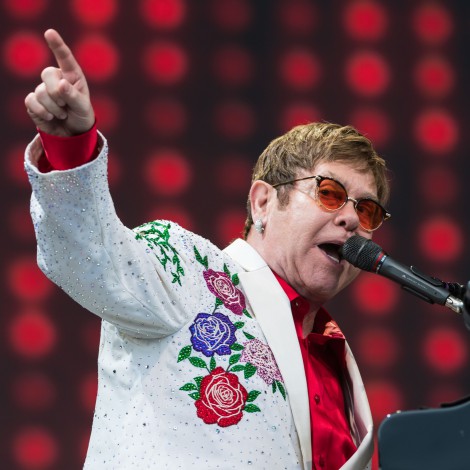 Elton John comparte la canción inédita ‘Regimental Sgt. Zippo’