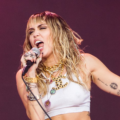Miley Cyrus trabaja en un álbum de versiones de Metallica
