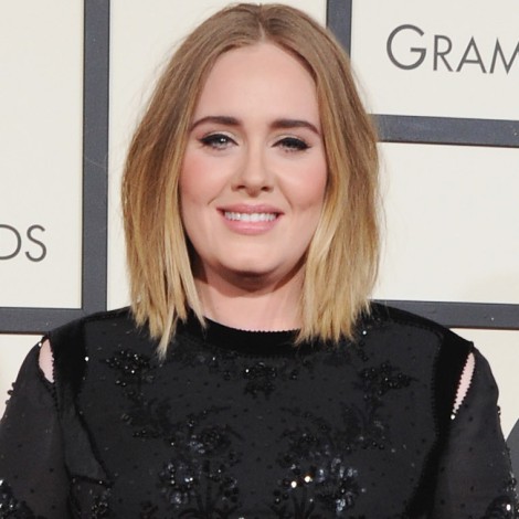 El mensaje de Adele con el que retrasa su disco a 2021