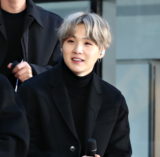 Suga de BTS se somete a una operación y su agencia informa sobre su estado  | Love 40 | LOS40