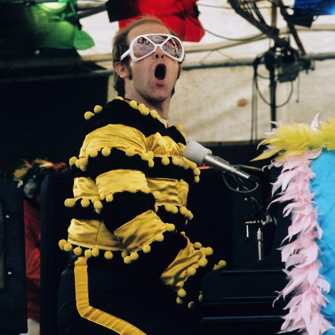 Elton John lanza una caja de rarezas y estrena un tema inédito para presentarla