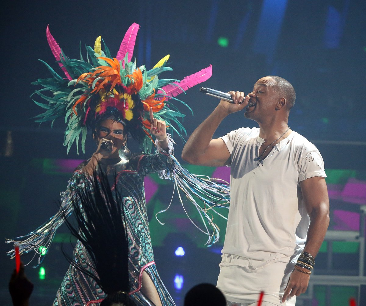 Bomba Estéreo y Will Smith - Latin Grammy 2015