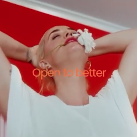Katy Perry, Aitana y Tïesto presentan el videoclip de 'Resilient' al más puro estilo 2020: vídeo y letra