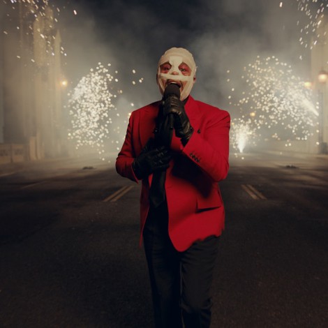 The Weeknd aparece en los American Music Awards con la cara magullada y completamente vendada, ¿por qué?