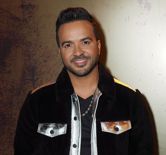 Luis Fonsi se cambia radicalmente de look y todos comentan lo mismo: “Estás  cada vez más joven” | Moda y Belleza | LOS40