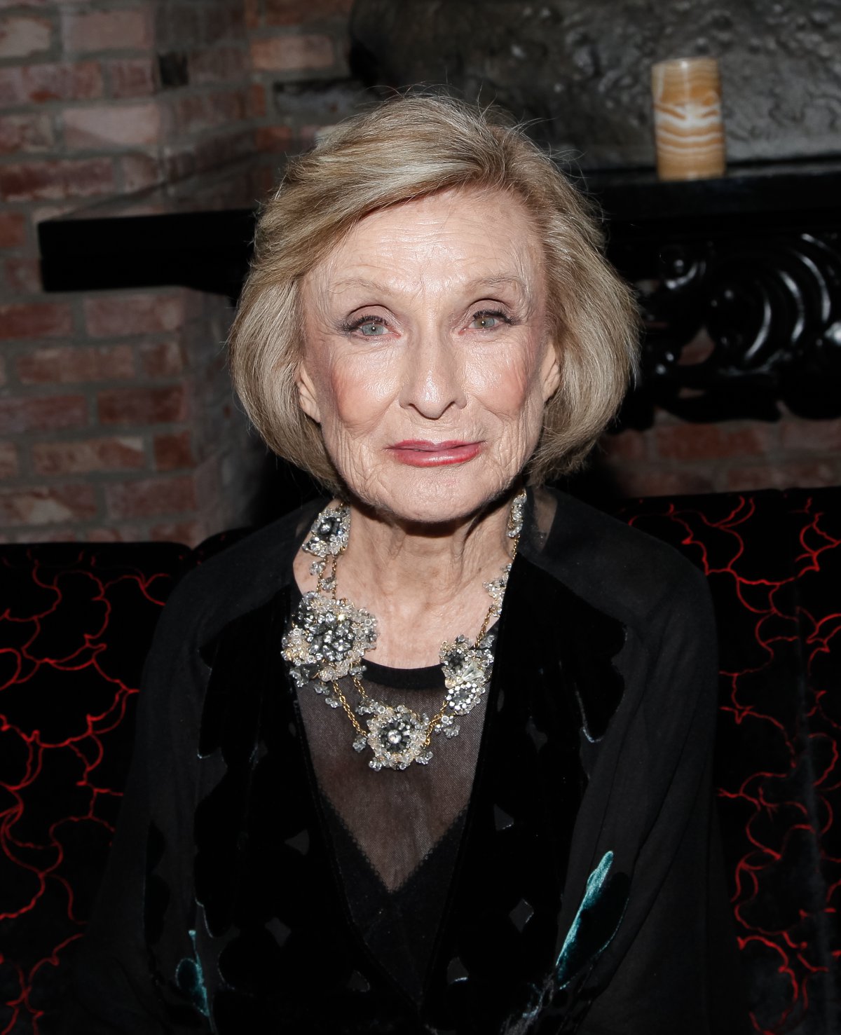 Cloris Leachmann es Abu