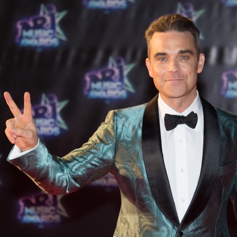 Robbie Williams revela que estuvo a punto de morir por comer demasiado pescado