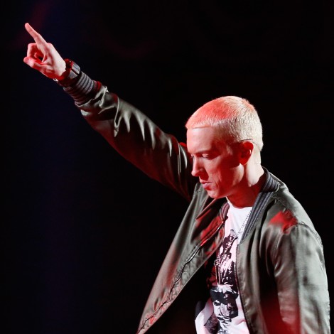 Eminem pide perdón a Rihanna en su nuevo álbum
