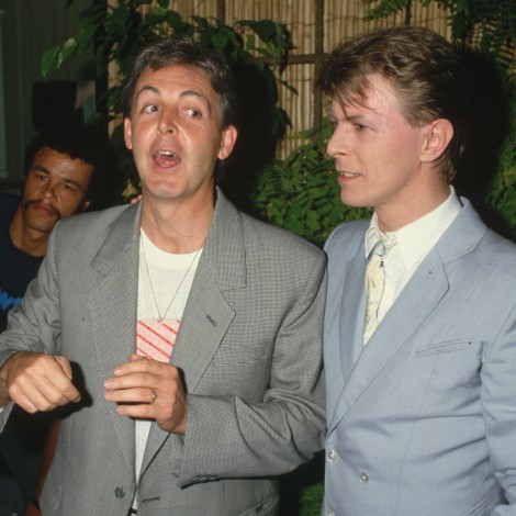 El curioso retrato en el que Paul McCartney pintó a David Bowie vomitando