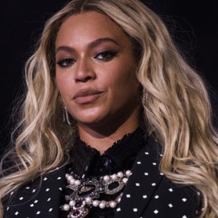 La peineta que Beyoncé ha dedicado al 2020 con mucho estilo