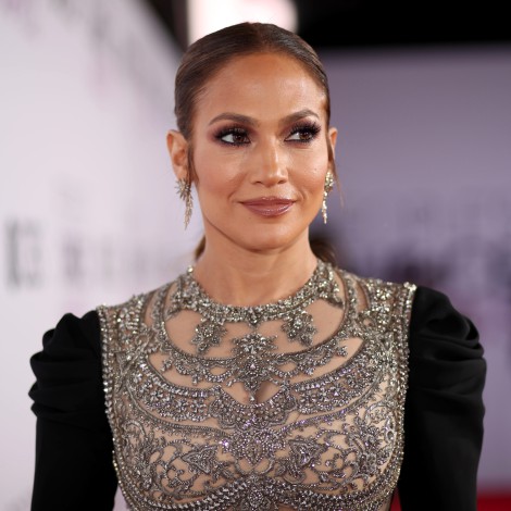 Jennifer López cambia radicalmente de look antes de terminar el año
