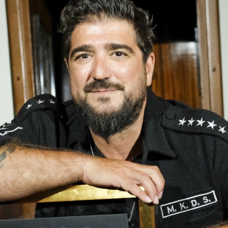 Antonio Orozco ofrece un emocionante regalo de Reyes a todos los sanitarios de España